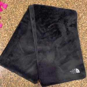 BLACK NORTH FACE SCARF!!😍🎉